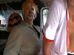 Ficken mit zufälligen Typen an der Halloween-Blondine Puma Swede.5