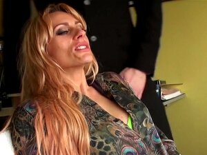 Une britannique doigtée aime le traitement brutal