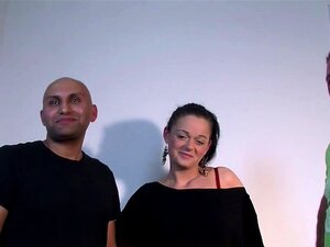 Echtes deutsches Paar beim ersten Dreier-Casting mit einem Fremden