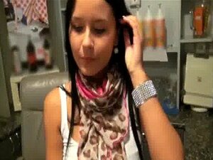 Skanky große Titten Empfangsdame Nadine wird für Geld durchgefickt