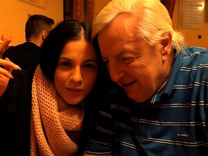 Unglaubliche 100% tschechische Zwillinge ficken Fremde