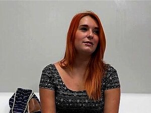 Großarsch-Süße-Casting mit Sperma auf den Titten