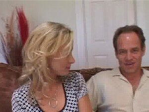 Reife Blondine nimmt es mit einem frischen Schwanz auf