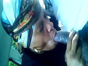 Die Stiefmutter meines Ex lutscht meinen Schwanz dreimal die Woche