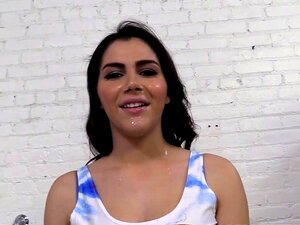 Valentina Nappi fickt das Glory Hole und bekommt einen schwarzen