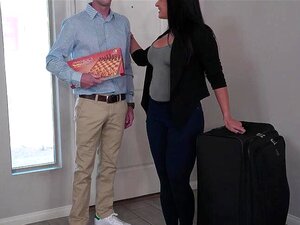 Sexy Stiefmutter mit perfekten großen Titten und schönem Arsch