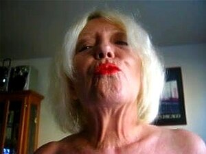 sprutig visar upp tjejerna i deras nya bröstvårtsomfamningar