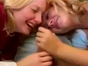 Stiefvater fickt heiße frische Zwillinge