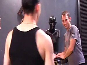 Frischer Typ Zu Einem Sperma-Mülleimer Gemacht