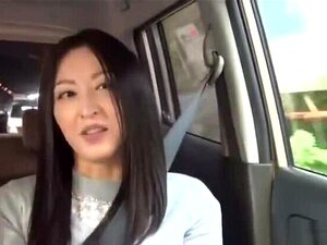 Teasing einer kleinbrüstigen japanischen Hure mit einem heißen und