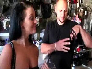 Amateur chick neemt geld voor een neukpartij 10
