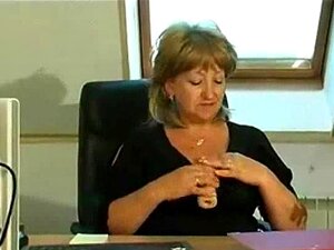 Cougar matura e grassa si eccita