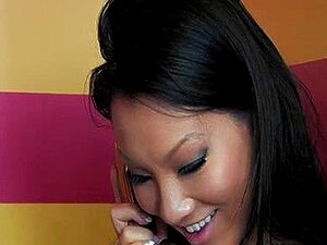Geile Asa Akira genießt Telefonsex