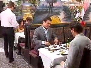 Rita Cardinal-Gangbang im Restaurant