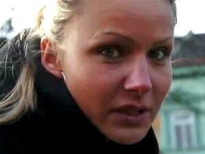 Atemberaubender tschechischer Honig stimmt zu, auf dem Parkplatz von