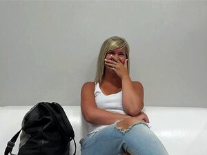 Petite Titten, tschechische Goldhaarige, Karen hat zum ersten Mal Sex
