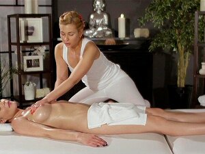 Massage Rooms G-piste orgasmi seksikkäälle söpöläiselle lesbolle,