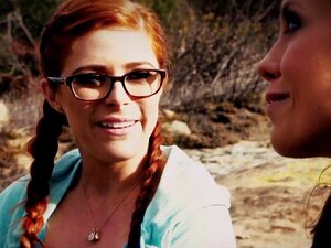 Punapää bdsm mimmi alistuu kolmen kimppaan. Punapää bdsm mimmi