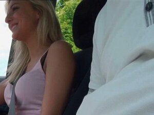 Гледај како ова чешка курва лепо скаче