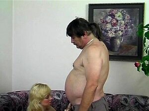 Sexy reife Frau wird in Strümpfen gefickt