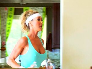 Große Titten im Sport: Schüttel seinen Schwanz, Brandi ist in einer