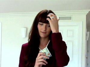 Makler-MILF verdient 5000 Dollar zusätzlich zum Salal