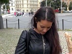 Eine sensationelle Schwanzsession, der Hunk wird von den Schönheiten