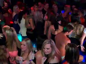 Cfnm-Süße blitzen Titten, echte Amateur-CFNM-Süße blinken Titten