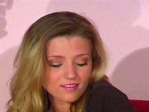 Невероватна представа са најлонкама