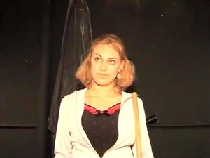Fino a che punto la donna delle pulizie di 19 anni Pearly va per