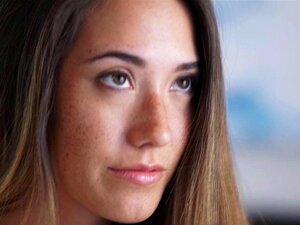 Im Schrank (Eva Lovia)