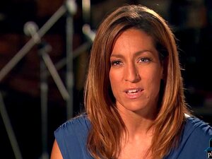 Verheiratetes Amateurpaar dreht ein Pornovideo mit der Hilfe.