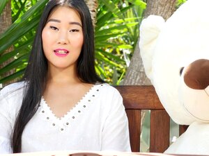 Katana Japanisches Pornostar-Interview für Plushies.tv