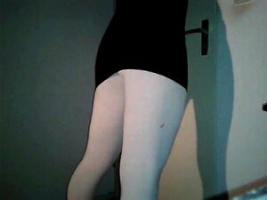 Onervaren Crossdresser In Witte Strakken 2