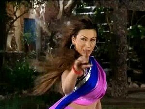 RESHMI BADAN - SAIMA KHAN MUJRA - Paki Mujra Dance 2014