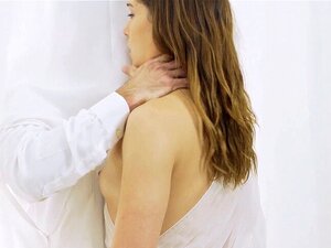 Schüchterne Mormonen-Süße streichelt langsam den steinharten