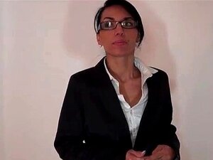 Herrliche französische MILF-Schlampe in POV gefickt
