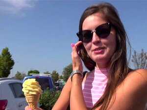 Die Straße entlang zu gehen war noch nie so aufregend. Jungs bekommen