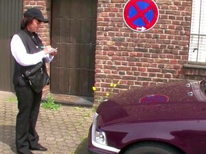 Deutsche Stiefmutter wird hardcore gefickt, nachdem sie auf der