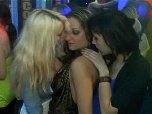 Hardcore-Gruppensex im Nachtclub