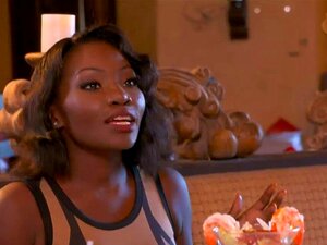 Amatörpar har sin första trekant med en sexig ebenholtstjej.