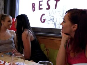 Lesbea Leanne Lace und Alecia Fox Lesben-Sexspiel, während ihre