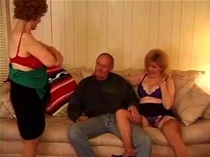 kaksi hyvin vanha mummo