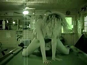 Права лезбејска мастурбација на столу