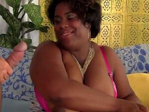 Die schwarze, geile BBW Marlise Morgan genießt einen fetten Schwanz