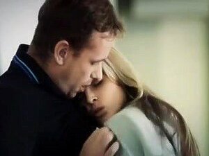 DÜNNE STIEFSCHWESTER ZUM ERSTEN MAL FICKEN IN DER GARAGE - GEH ZU