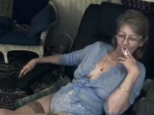 Ich ficke mich selbst mit einem Dildo in einem selbstgemachten