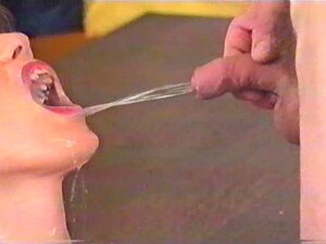 Piss: Klassisk piss i hennes mun