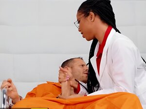 Bereit für eine intensive Behandlung? Sieh zu, wie die aufregende