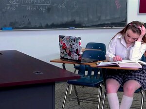 Innocent River Fox lässt sich ihre enge Muschi lecken